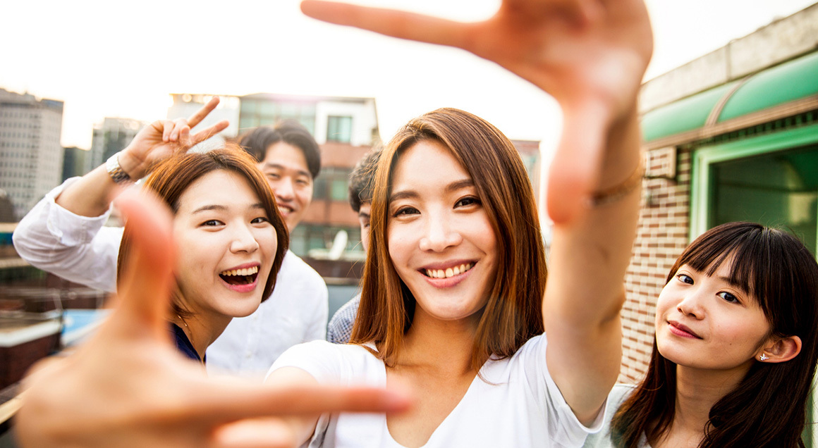 Stock Korean group selfie 72px